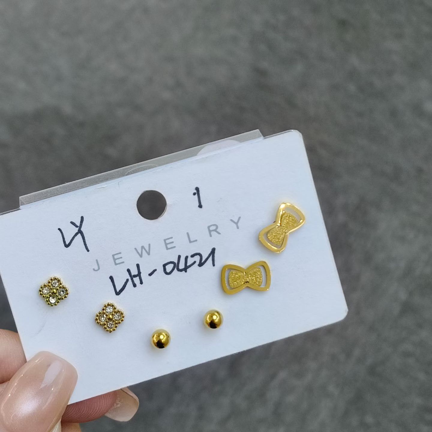 Earrings catalogue image ER-004
