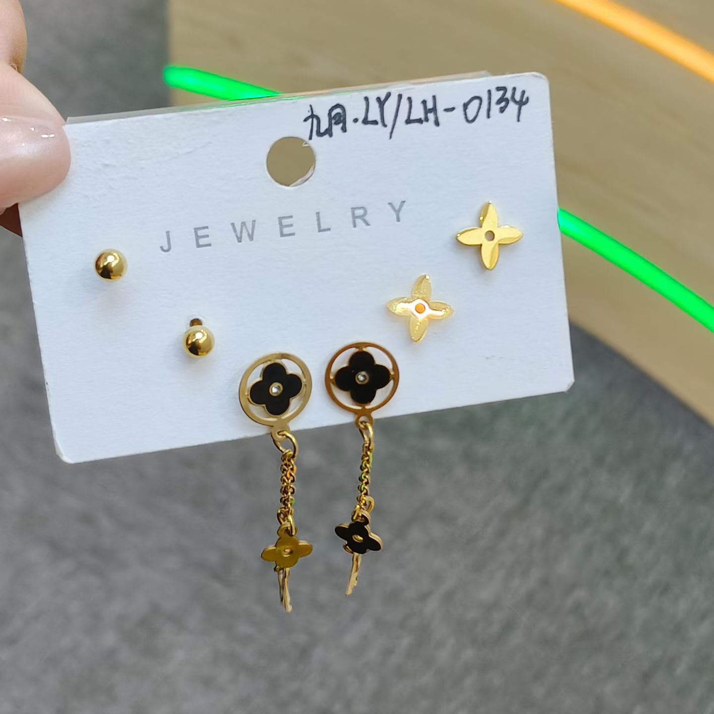 Earrings catalogue image ER-066