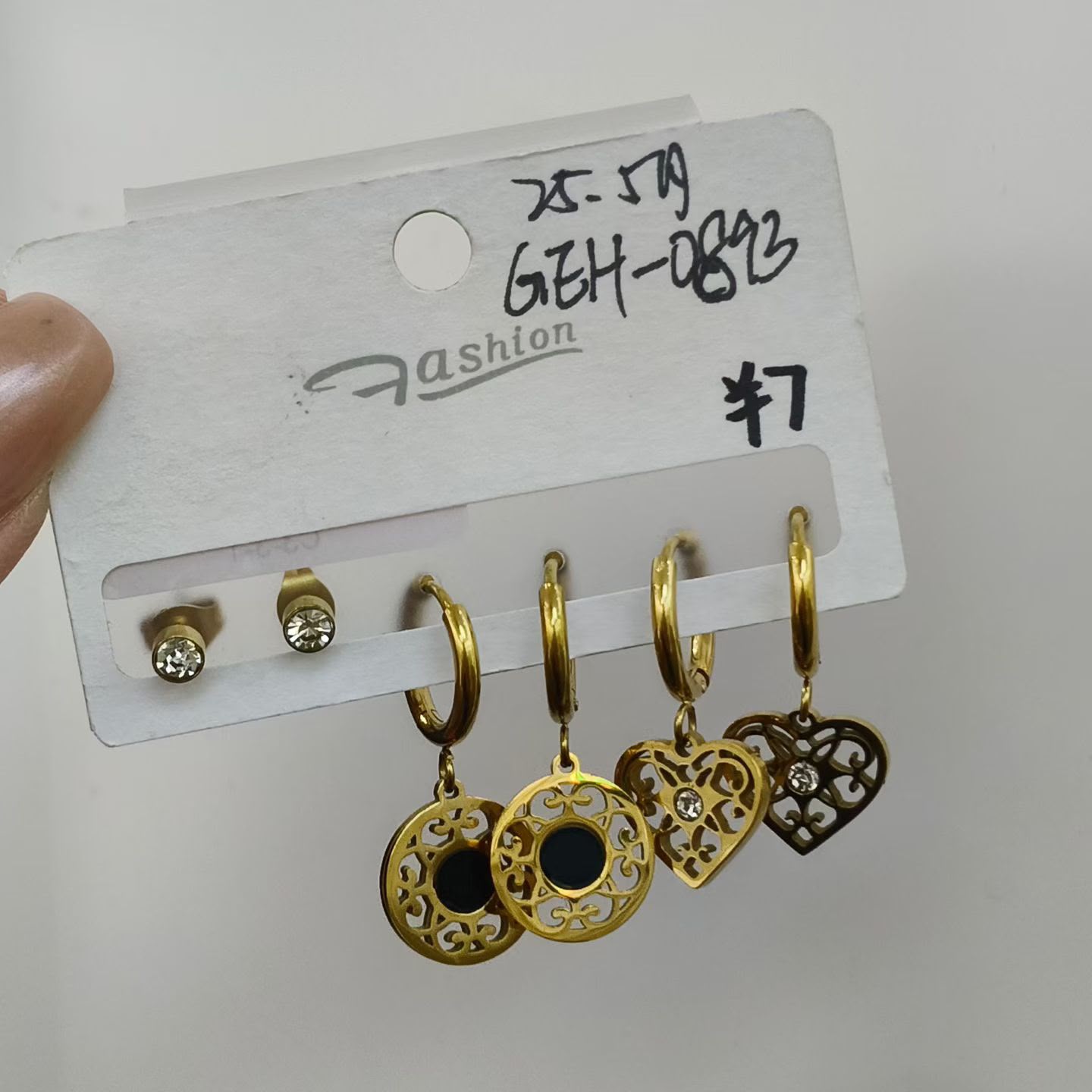 Earrings catalogue image ER-083