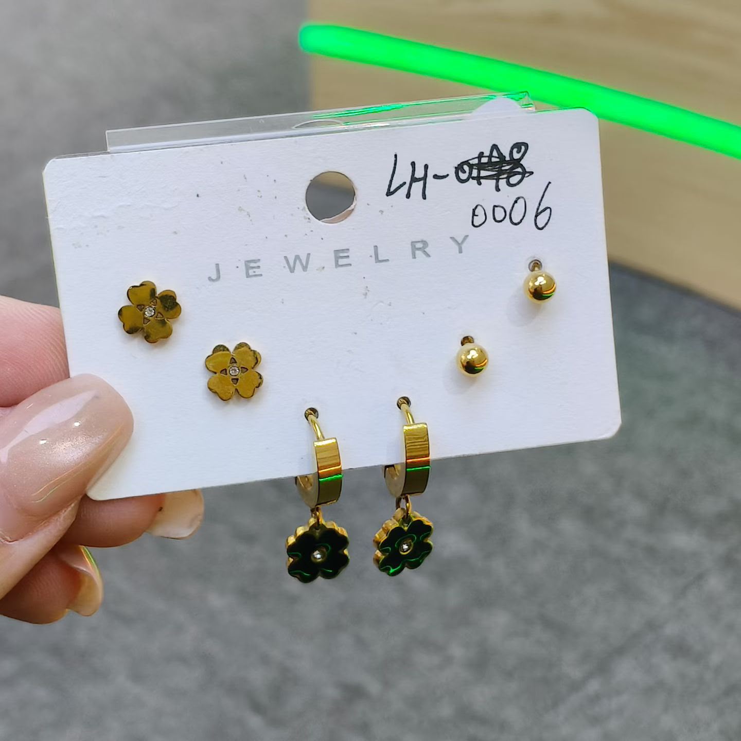 Earrings catalogue image ER-089